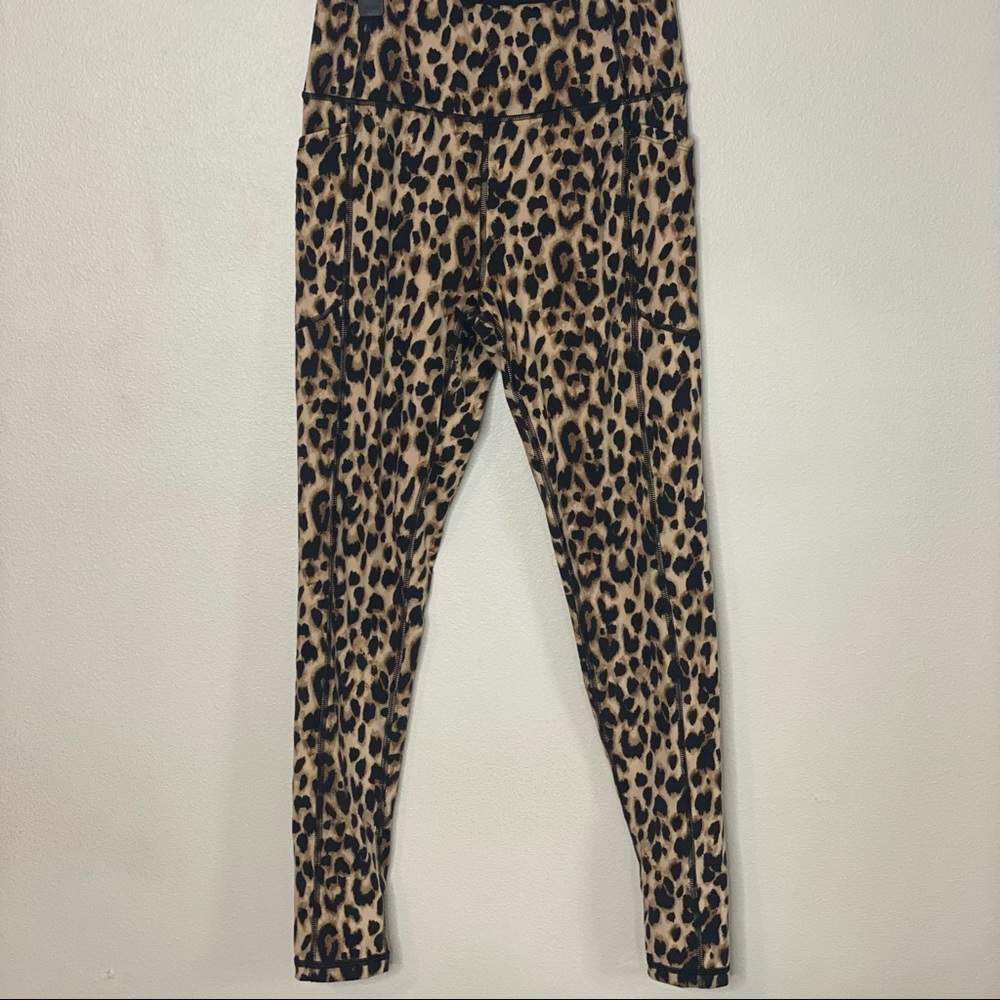 Victoria’s Secret Incredible Soft Leopard Legging Size 10